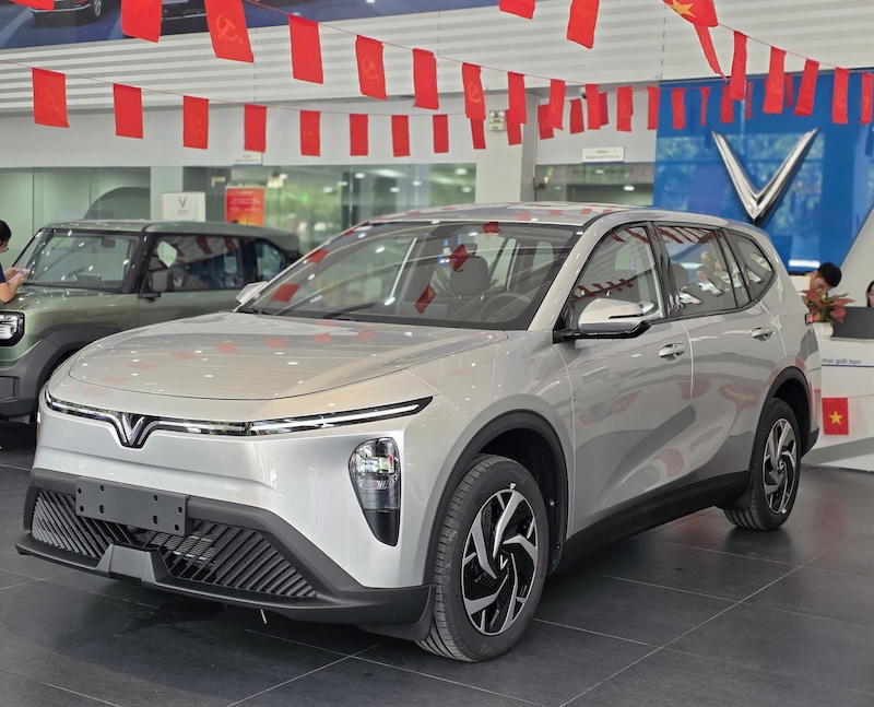 Giá lăn bánh Limo Green: Mẫu Xe MPV Điện 7 Chỗ Tối Ưu Cho Kinh Doanh Dịch Vụ Giá lăn bánh Limo Green: Mẫu Xe MPV Điện 7 Chỗ Tối Ưu Cho Kinh Doanh Dịch Vụ